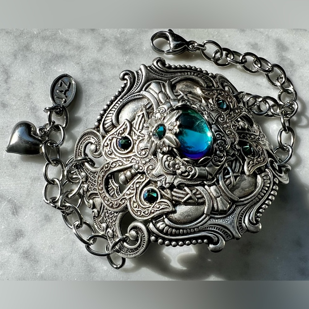 Hand Crafted Design by Jaz Antique Silver Vintage Czech Glass Cuff Bracelet - Picture 3 of 4